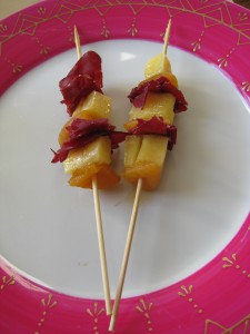 brochette abricots secs, comté, coppa